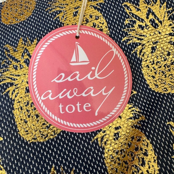 NWT - Sail Away Pineapple Tote Bag - Picture 3 of 5